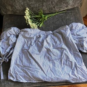 Puffy sleeve off the shoulder 🤍